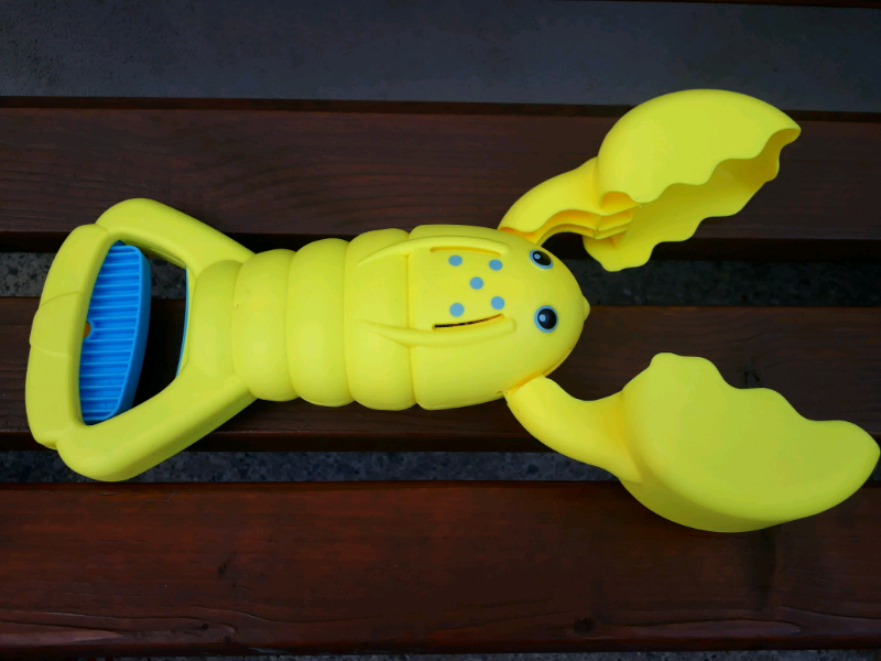 lobster grabber toy